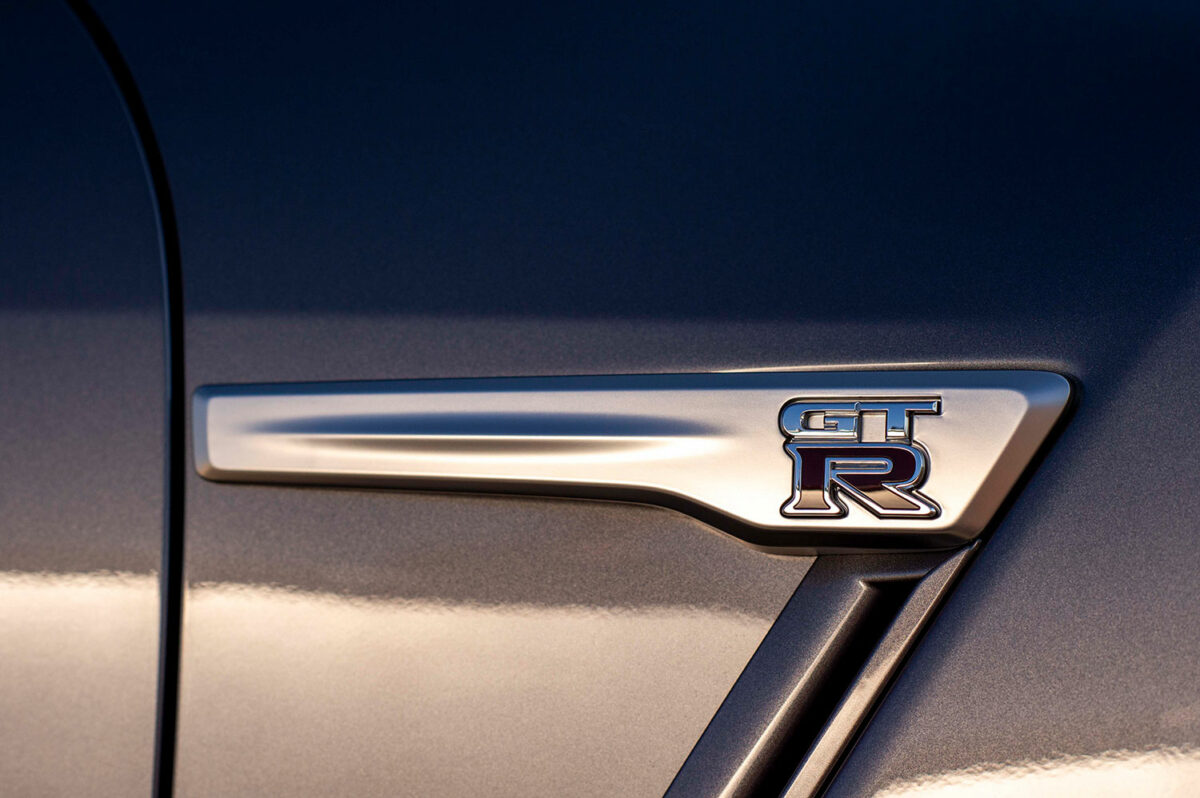 Fotos Nissan GT-R Sportwagenvermietung für Webdesign. Schriftzug